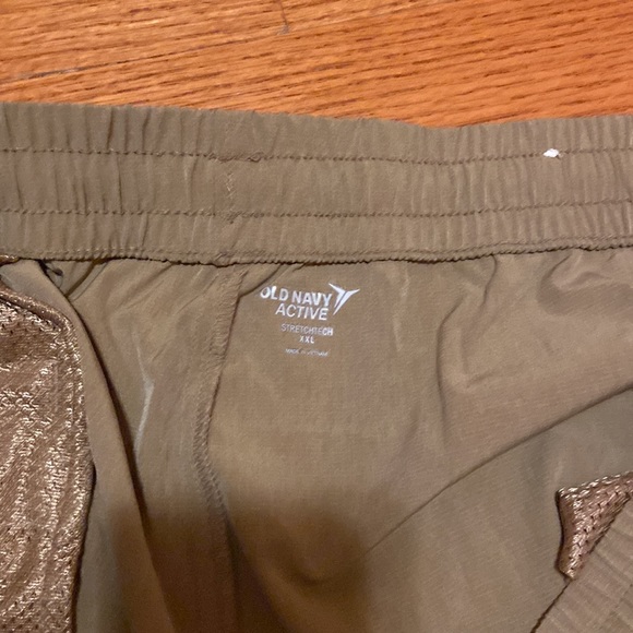 Old Navy Active Stretchtech Shorts - Picture 4 of 6
